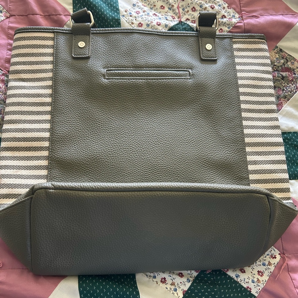 Thirty-one Window Shopper